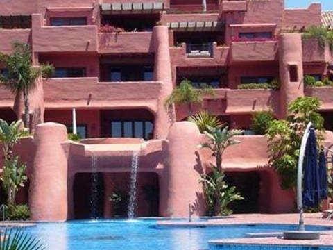 3 bedroom Penthouse for sale in Estepona with pool - € 875,000 (Ref: 9507412)