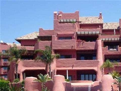 3 bedroom Penthouse for sale in Estepona with pool - € 875,000 (Ref: 9507412)