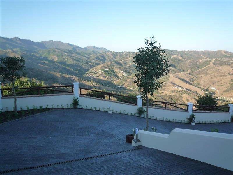 5 quarto Moradia para venda em Marbella com piscina garagem - 3 100 000 € (Ref: 9507415)