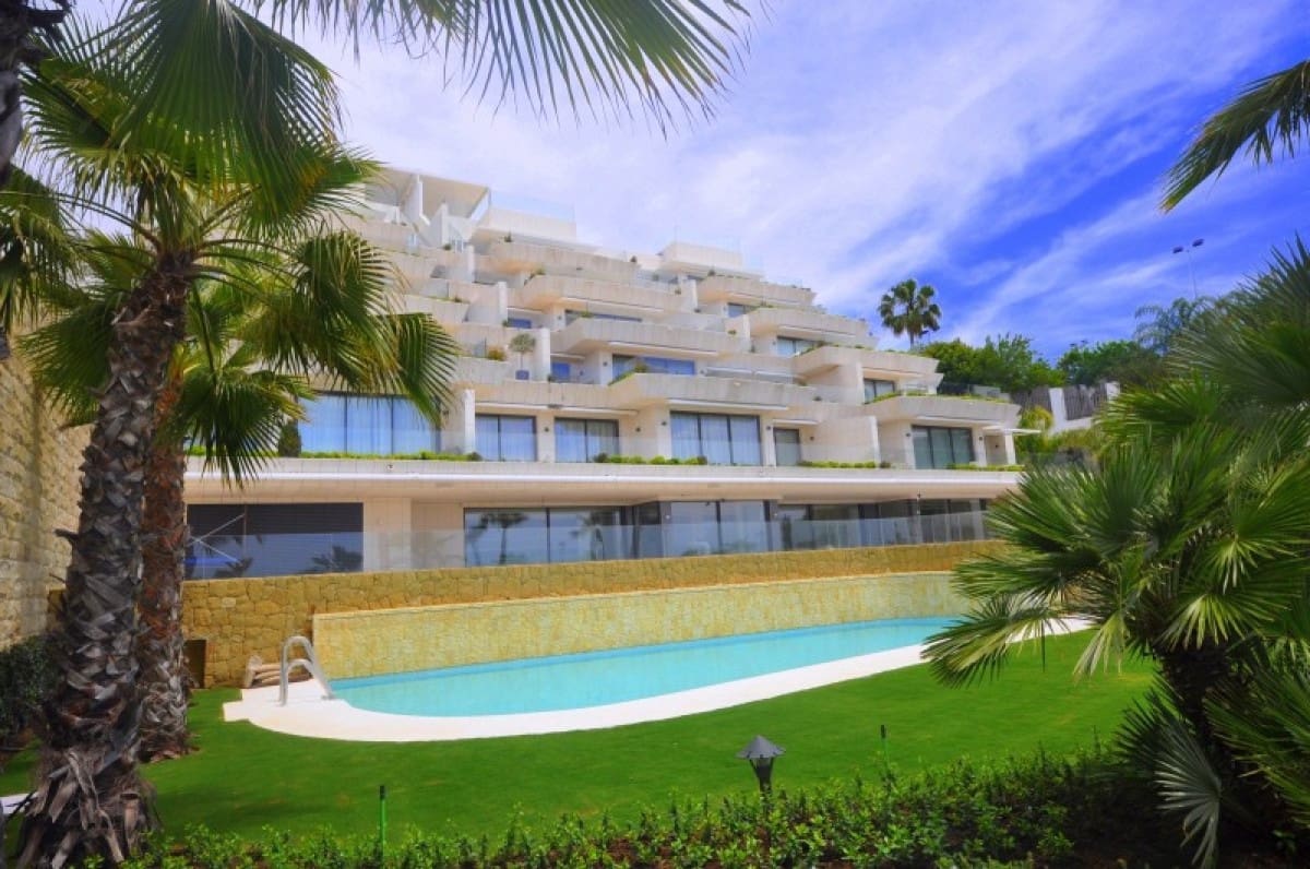 2 bedroom Apartment for sale in Estepona with pool garage - € 1,100,000 (Ref: 9507424)