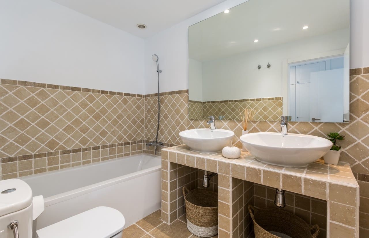 Ático de 2 habitaciones en Estepona en venta con piscina garaje - 282.000 € (Ref: 9507429)