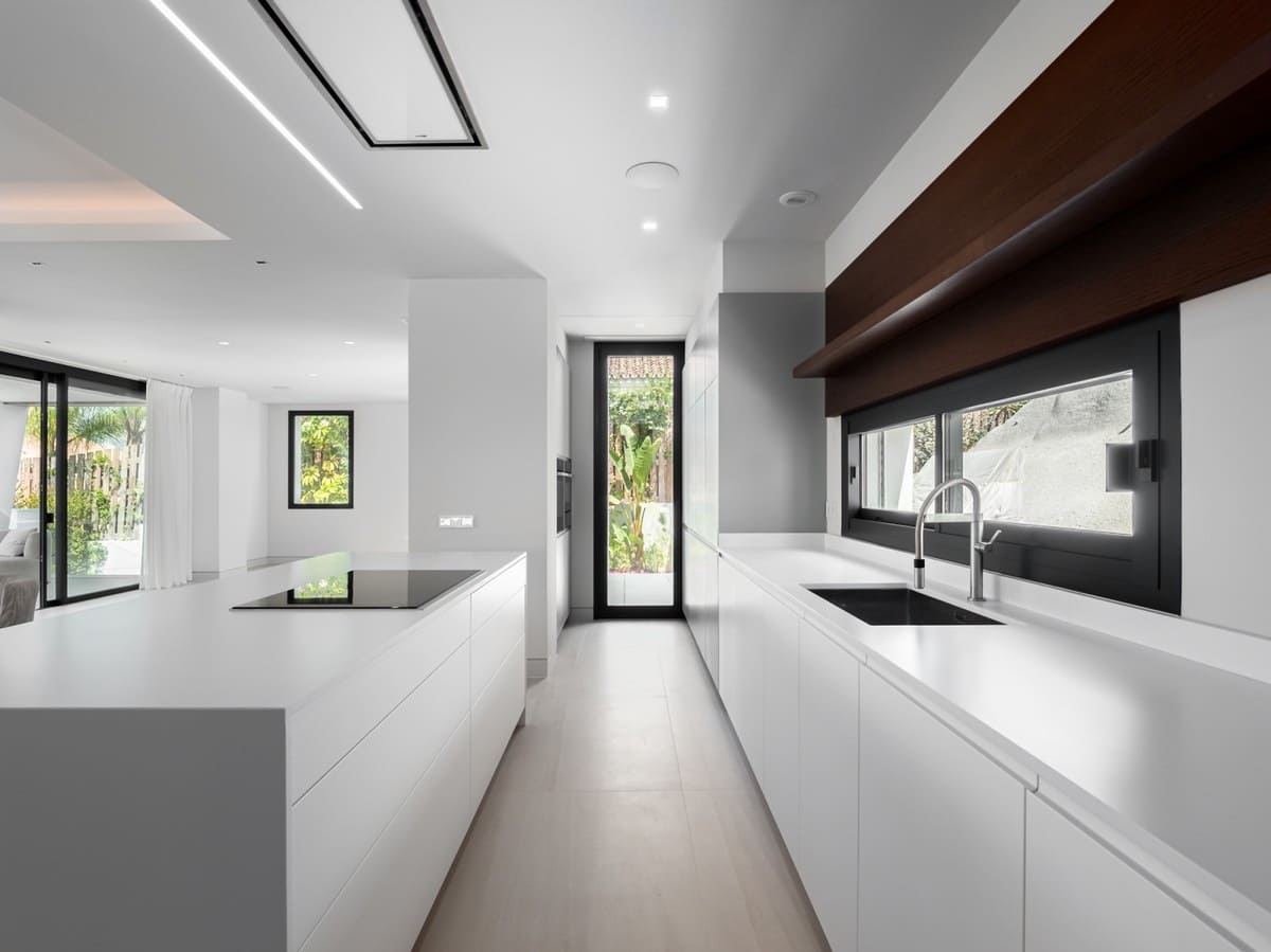 5 sovrum Villa till salu i Nueva Andalucia med pool garage - 3 500 000 € (Ref: 9507452)