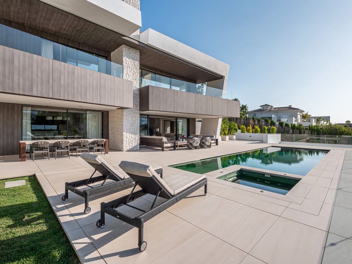 5 sovrum Villa till salu i Nueva Andalucia med pool garage - 3 500 000 € (Ref: 9507452)