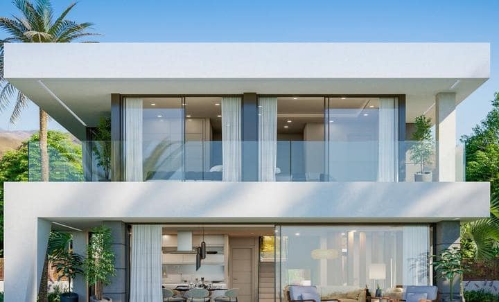 Chalet de 3 habitaciones en Manilva en venta con piscina garaje - 525.000 € (Ref: 9507453)