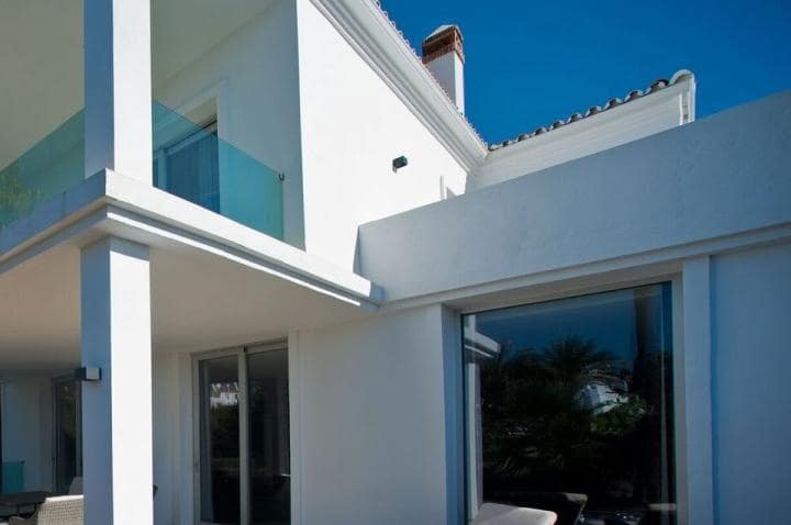 4 soverom Villa til salgs i Marbella med svømmebasseng garasje - € 1 995 000 (Ref: 9507470)