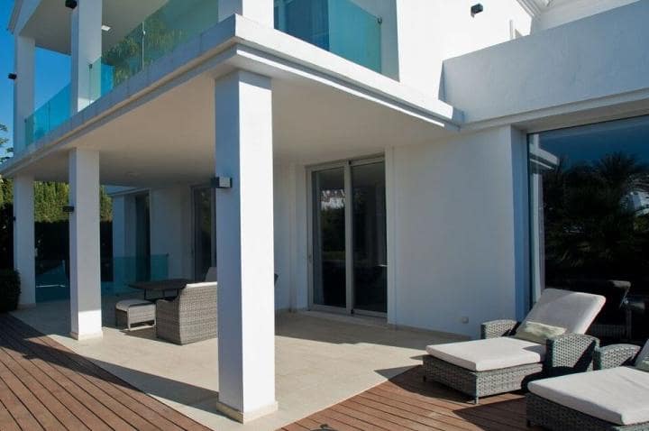 4 soverom Villa til salgs i Marbella med svømmebasseng garasje - € 1 995 000 (Ref: 9507470)