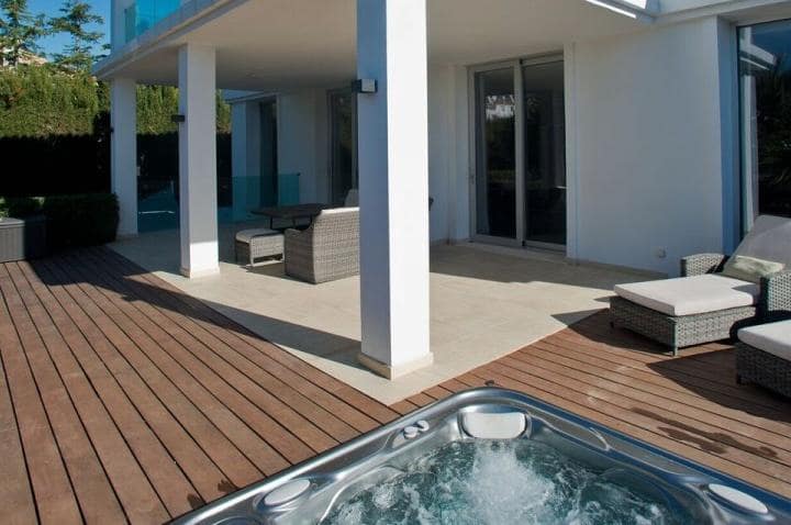 4 soverom Villa til salgs i Marbella med svømmebasseng garasje - € 1 995 000 (Ref: 9507470)