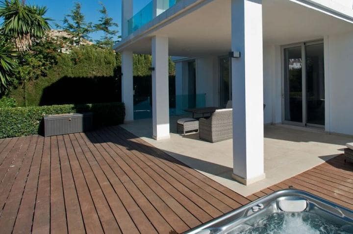 4 soverom Villa til salgs i Marbella med svømmebasseng garasje - € 1 995 000 (Ref: 9507470)