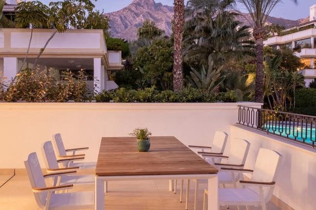 Apartamento de 2 habitaciones en Marbella en venta con piscina garaje - 1.150.000 € (Ref: 9507473)