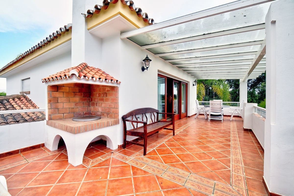 5 soverom Villa til salgs i Estepona med svømmebasseng garasje - € 2 250 000 (Ref: 9507475)