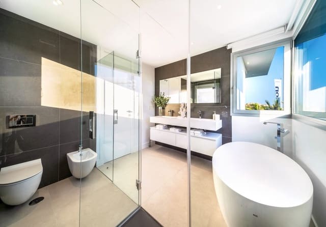 4 soveværelse Villa til salg i Marbella med swimmingpool garage - € 2.150.000 (Ref: 9507497)