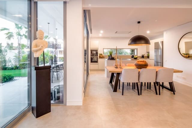 4 soveværelse Villa til salg i Marbella med swimmingpool garage - € 2.150.000 (Ref: 9507497)