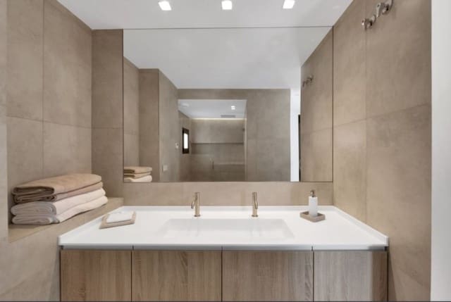 3 slaapkamer Appartement te koop in Puerto Banus, Marbella met zwembad - € 695.000 (Ref: 9507511)