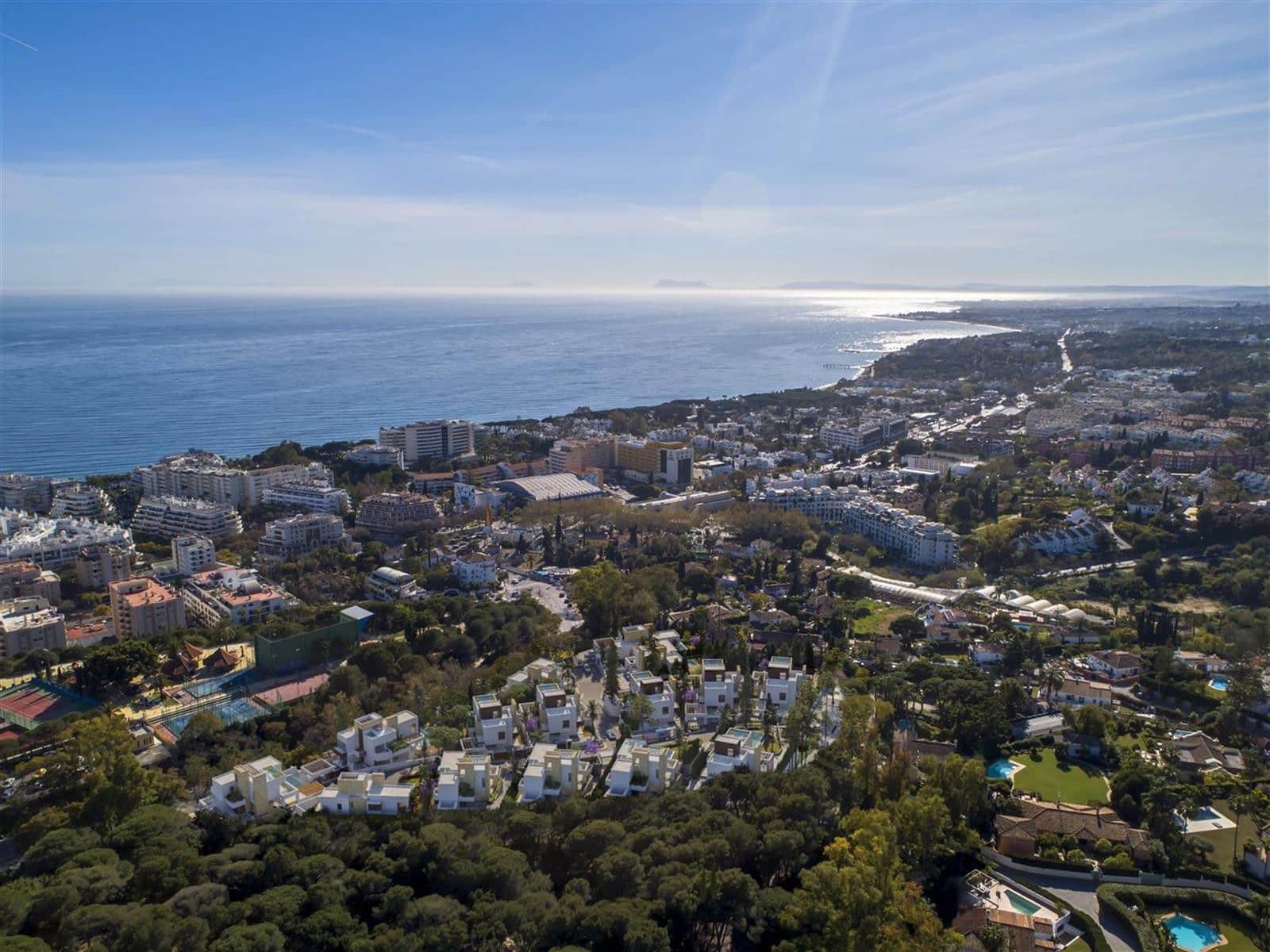 4 bedroom Villa for sale in Golden Mile with pool garage - € 1,980,000 (Ref: 9507515)