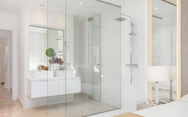 Apartamento de 3 habitaciones en Marbella en venta con piscina garaje - 320.000 € (Ref: 9507516)