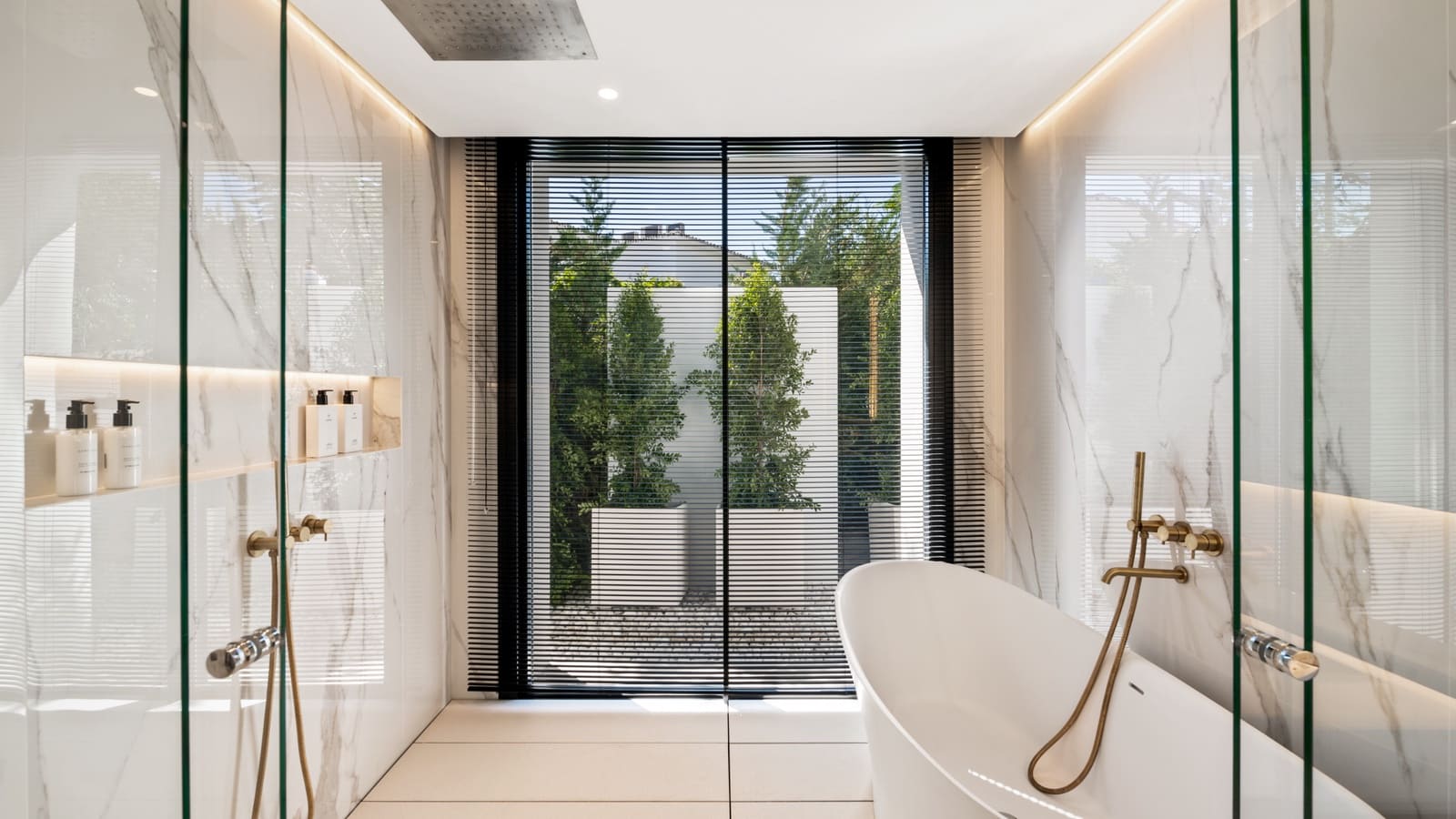 4 sypialnia Willa na sprzedaż w Marbella z basenem garażem - 3 825 000 € (Ref: 9507523)