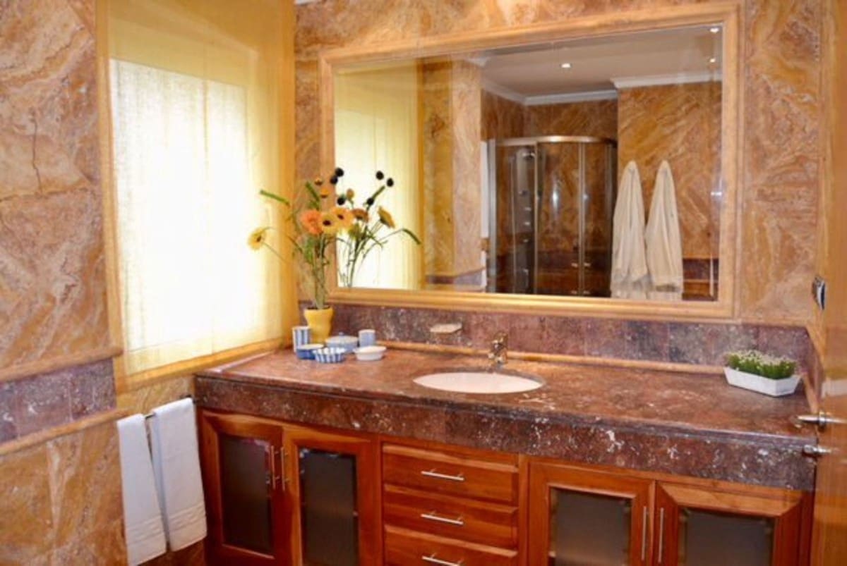 4 chambre Appartement à vendre à Marbella avec piscine garage - 1 155 000 € (Ref: 9507528)