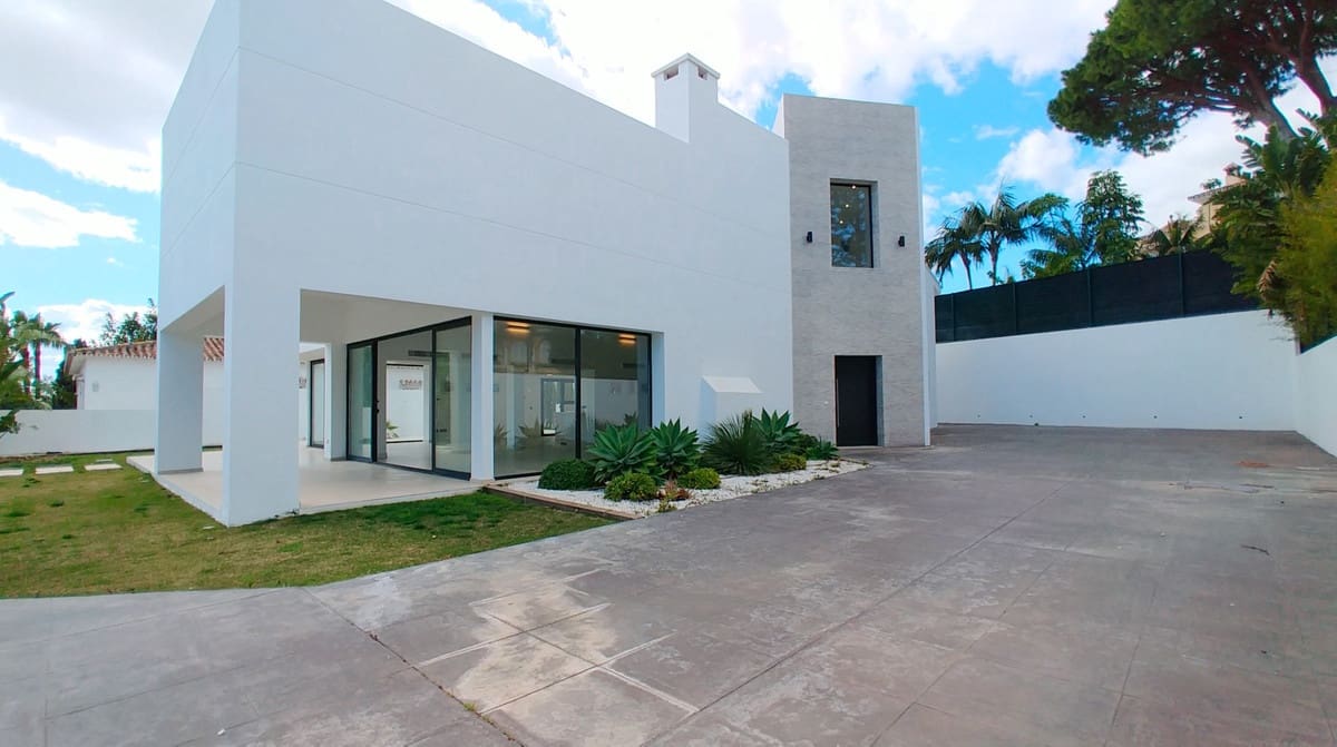 4 quarto Moradia para venda em San Pedro de Alcantara com piscina garagem - 1 499 000 € (Ref: 9507539)