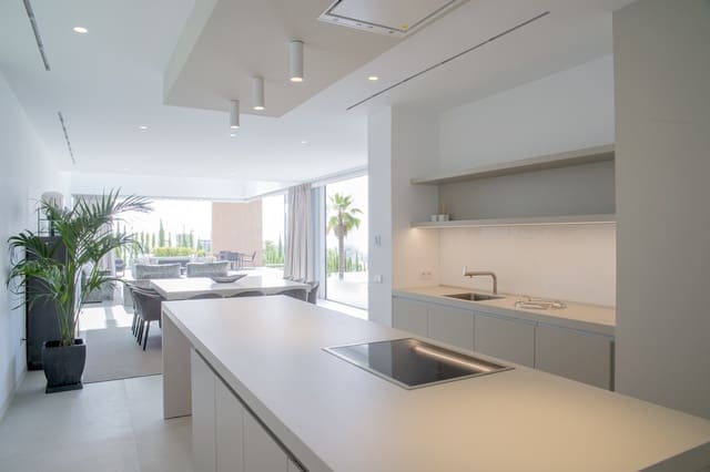 5 bedroom Villa for sale in Marbella with pool garage - € 3,200,000 (Ref: 9507540)