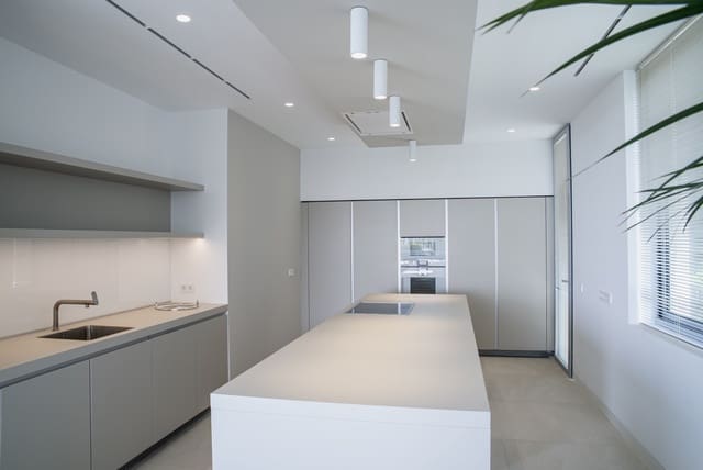 5 bedroom Villa for sale in Marbella with pool garage - € 3,200,000 (Ref: 9507540)