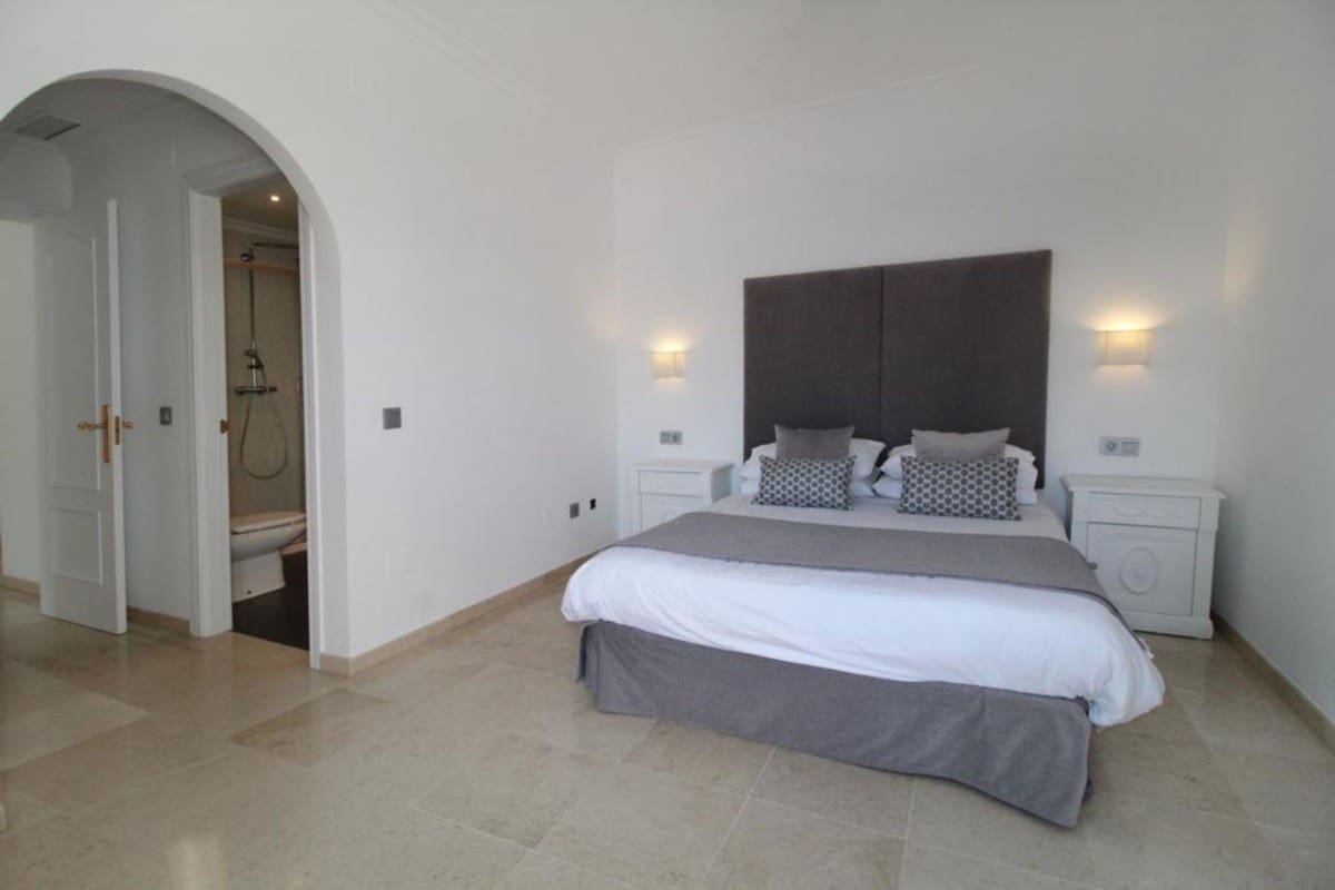 5 sovrum Villa till salu i Nueva Andalucia med pool garage - 3 200 000 € (Ref: 9507549)