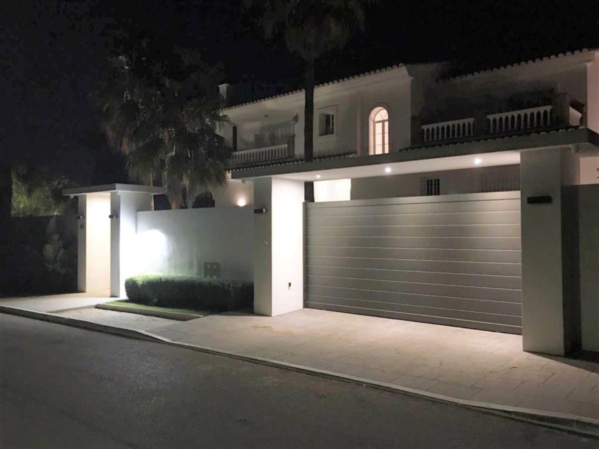 5 sovrum Villa till salu i Nueva Andalucia med pool garage - 3 200 000 € (Ref: 9507549)