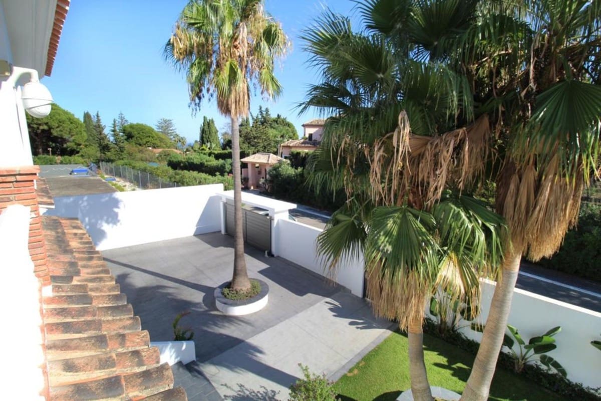 5 sovrum Villa till salu i Nueva Andalucia med pool garage - 3 200 000 € (Ref: 9507549)