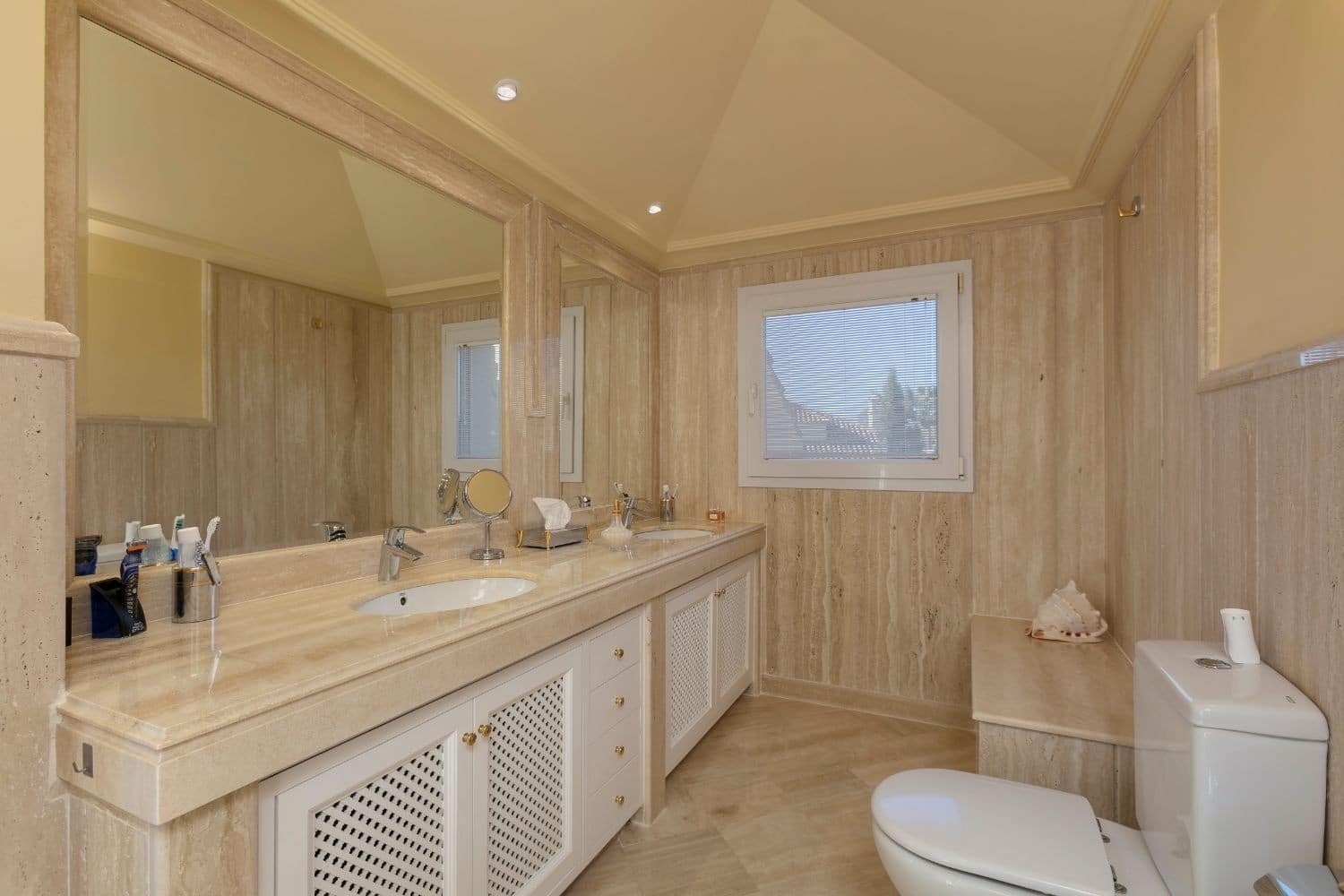 3 bedroom Penthouse for sale in Marbella with pool garage - € 1,750,000 (Ref: 9507554)