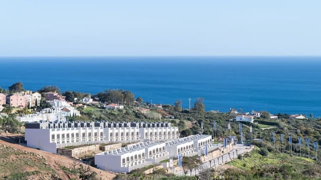 3 soveværelse Villa til salg i Estepona med swimmingpool garage - € 268.000 (Ref: 9507559)