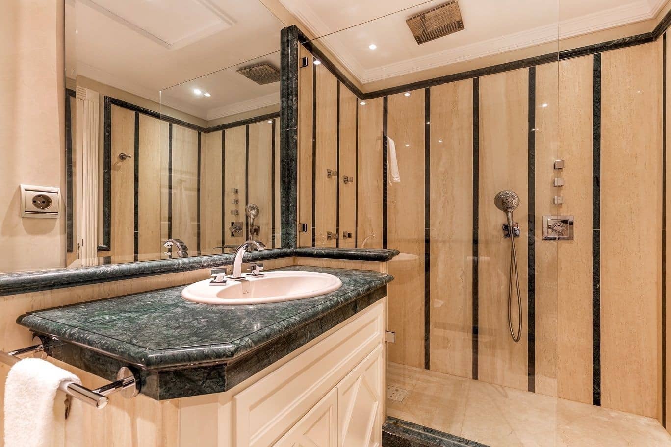 5 soveværelse Villa til salg i Marbella med swimmingpool - € 1.995.000 (Ref: 9507569)