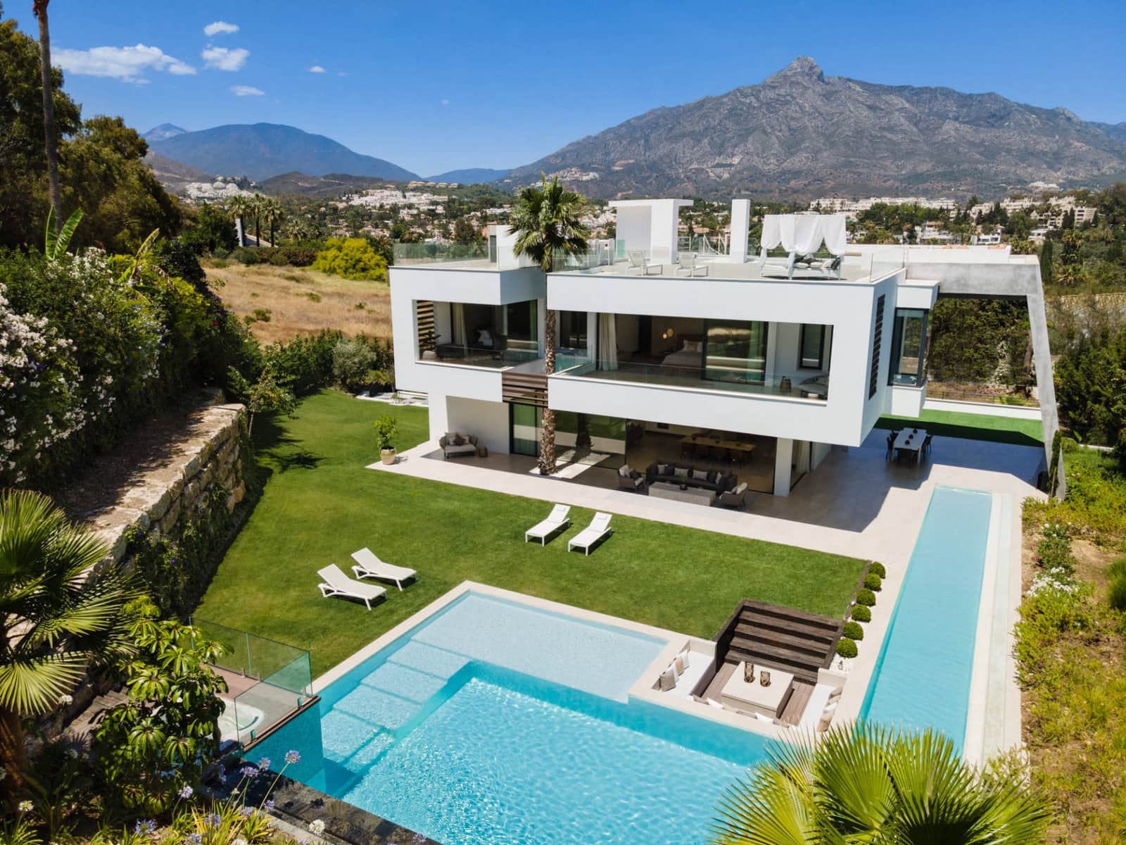 Chalet de 5 habitaciones en Marbella en venta con piscina garaje - 3.995.000 € (Ref: 9507591)