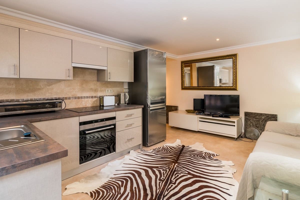 5 slaapkamer Villa te koop in El Paraiso met zwembad garage - € 3.495.000 (Ref: 9507595)