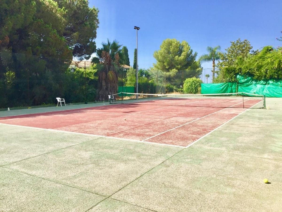 7 soverom Villa til salgs i Marbella med svømmebasseng garasje - € 1 990 000 (Ref: 9507599)