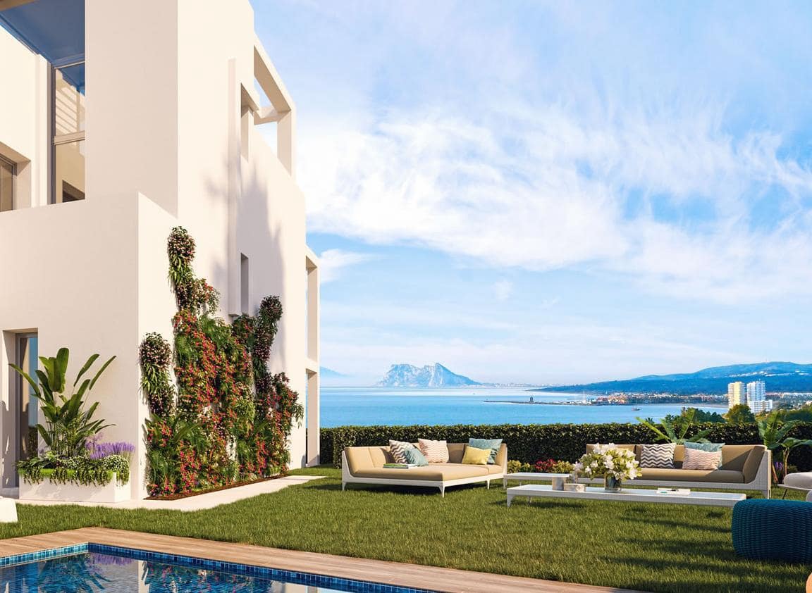 4 bedroom Villa for sale in Estepona with pool garage - € 400,000 (Ref: 9507611)