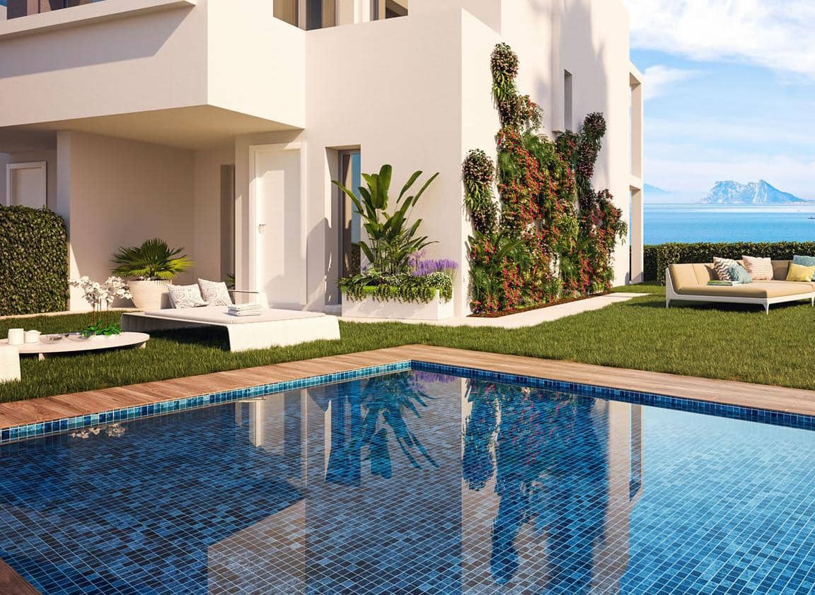 4 bedroom Villa for sale in Estepona with pool garage - € 400,000 (Ref: 9507611)