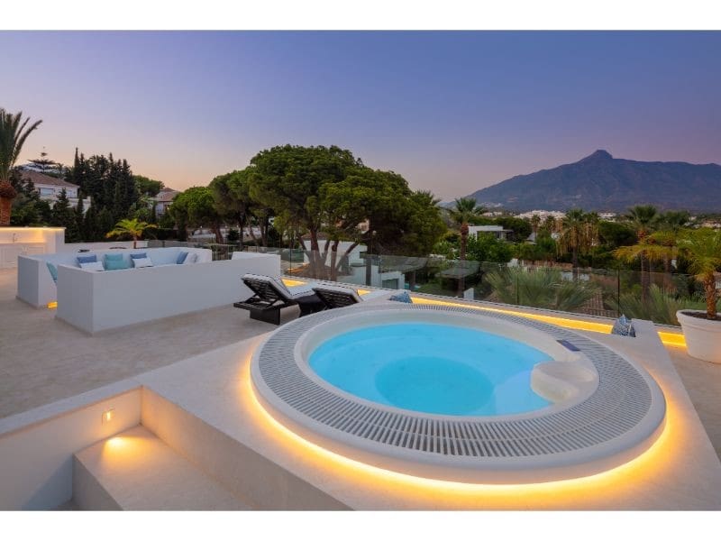 Chalet de 5 habitaciones en Marbella en venta con piscina garaje - 4.995.000 € (Ref: 9507623)