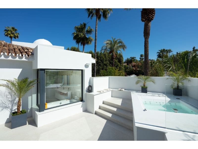 5 bedroom Villa for sale in Marbella with pool garage - € 4,595,000 (Ref: 9507624)