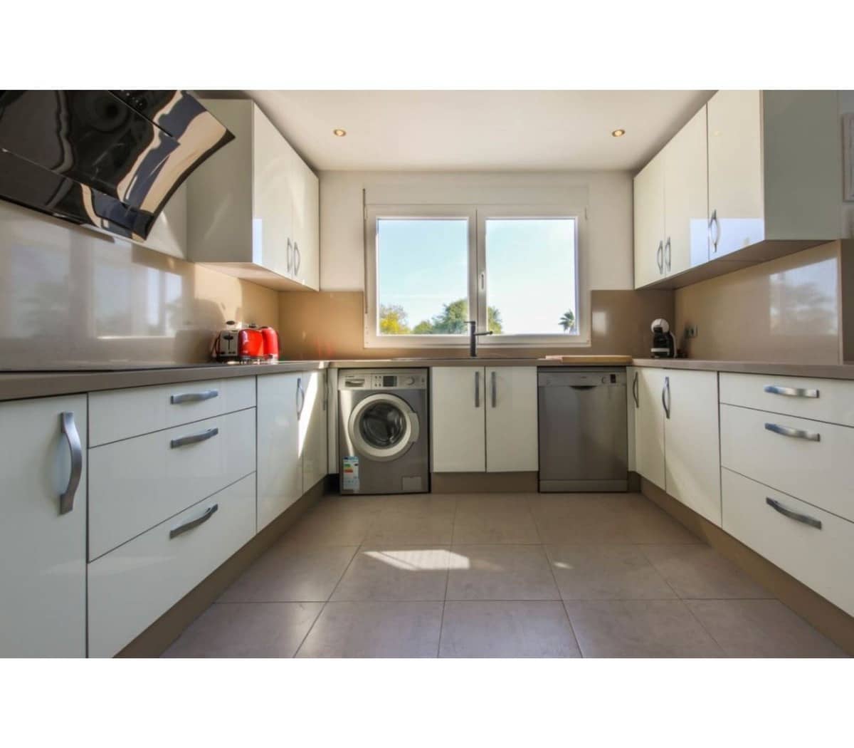 3 slaapkamer Villa te koop in Costalita met zwembad garage - € 1.600.000 (Ref: 9507625)