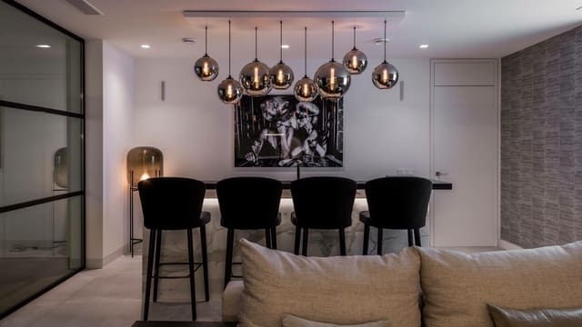 7 sypialnia Willa na sprzedaż w Marbella z basenem garażem - 4 900 000 € (Ref: 9507629)