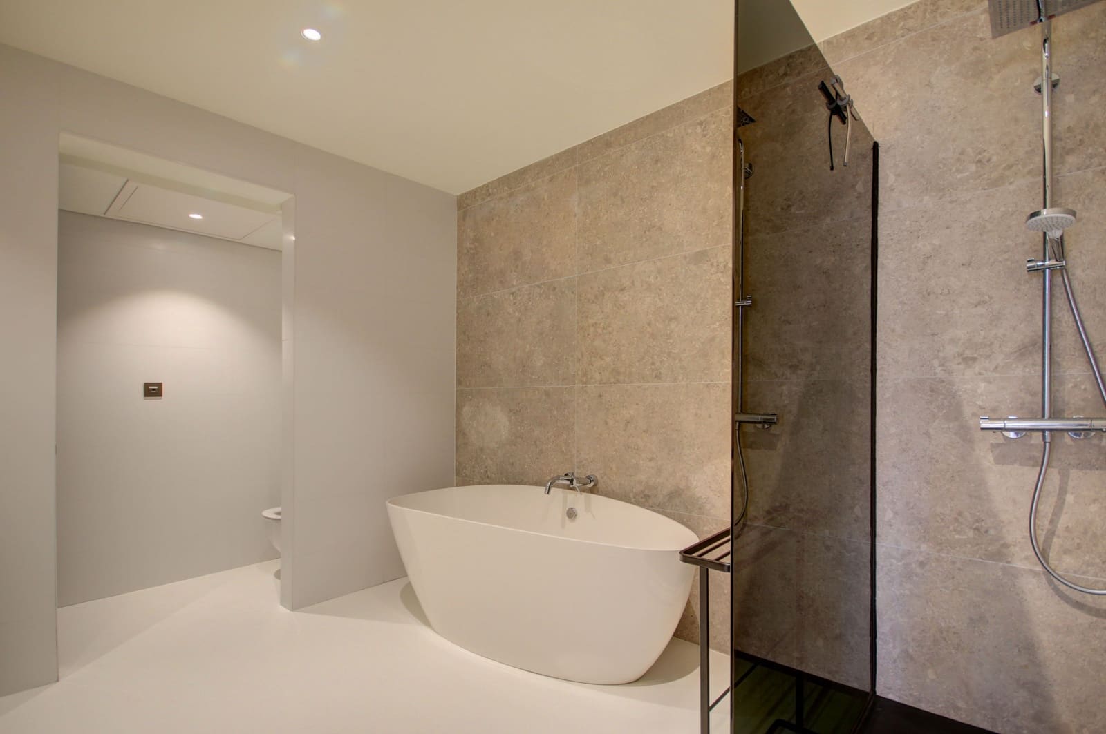 2 slaapkamer Appartement te koop in Estepona met zwembad garage - € 895.000 (Ref: 9507649)