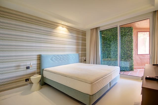 2 slaapkamer Appartement te koop in Estepona met zwembad garage - € 895.000 (Ref: 9507649)