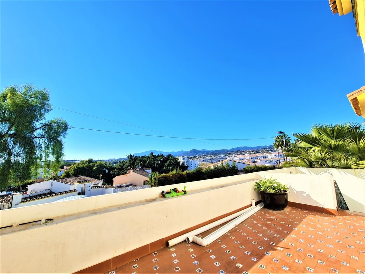 4 sovrum Villa till salu i Nueva Andalucia med pool - 1 279 000 € (Ref: 9507651)