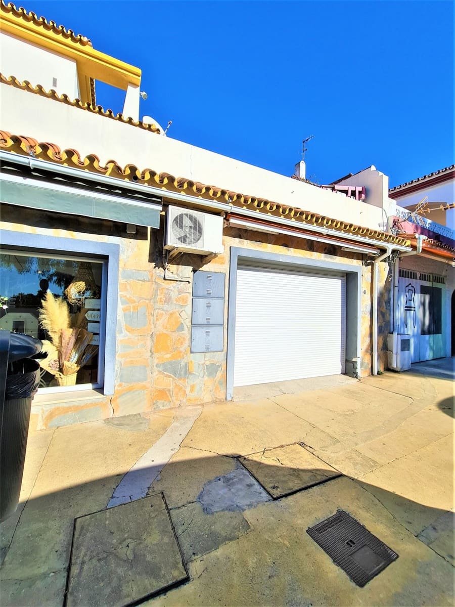 4 sovrum Villa till salu i Nueva Andalucia med pool - 1 279 000 € (Ref: 9507651)