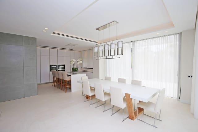 5 soverom Villa til salgs i Marbella med svømmebasseng garasje - € 2 550 000 (Ref: 9507659)