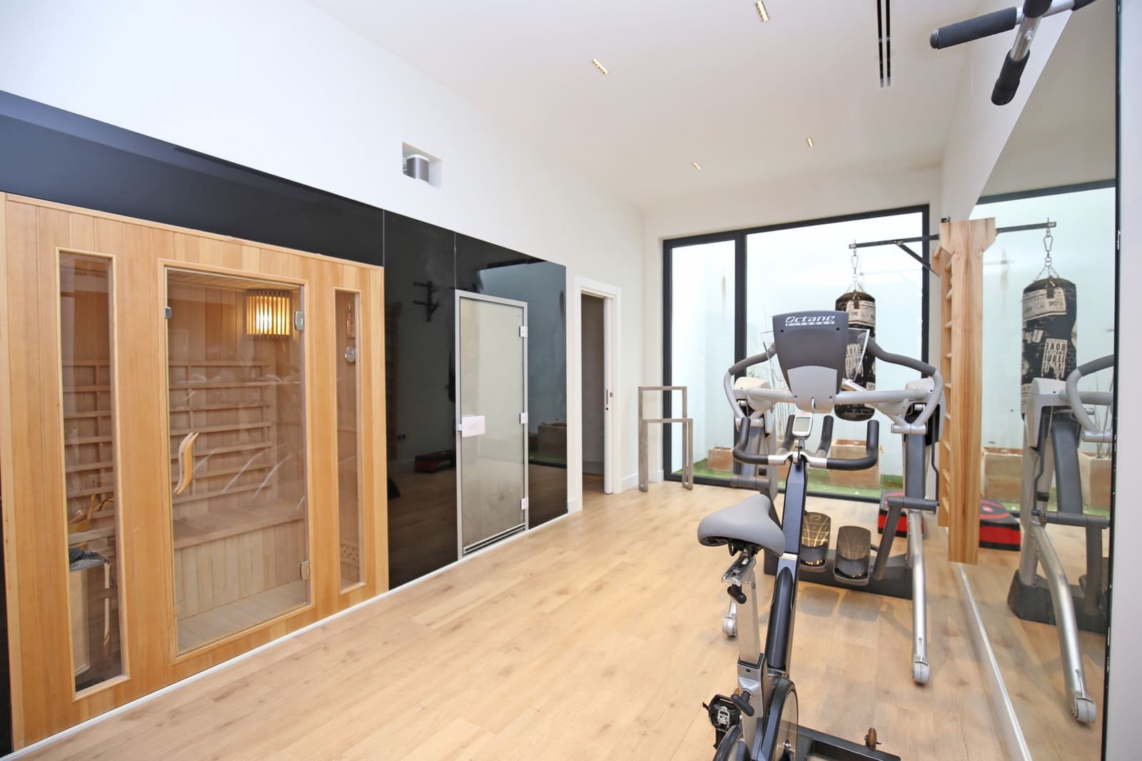 5 soverom Villa til salgs i Marbella med svømmebasseng garasje - € 2 550 000 (Ref: 9507659)