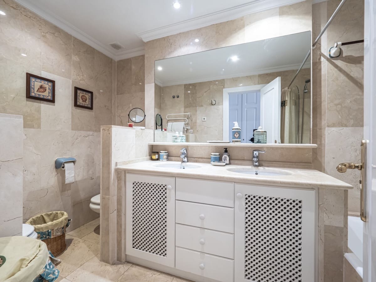 2 sovrum Lägenhet till salu i Puerto Banus med pool garage - 1 575 000 € (Ref: 9507673)