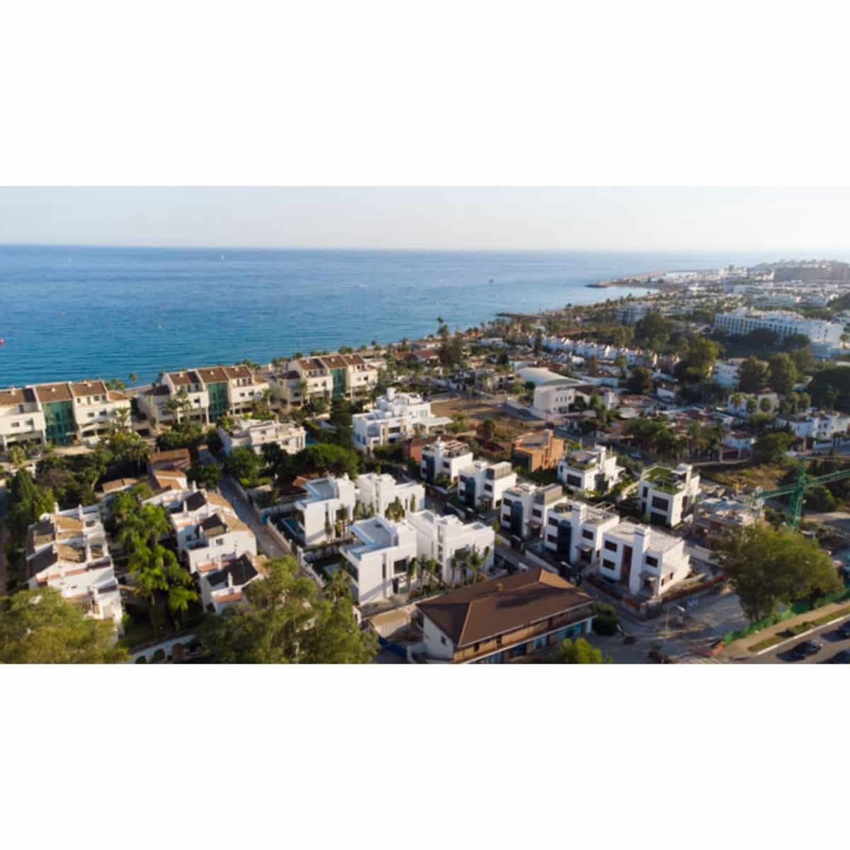 4 bedroom Villa for sale in Golden Mile with pool garage - € 3,250,000 (Ref: 9507690)