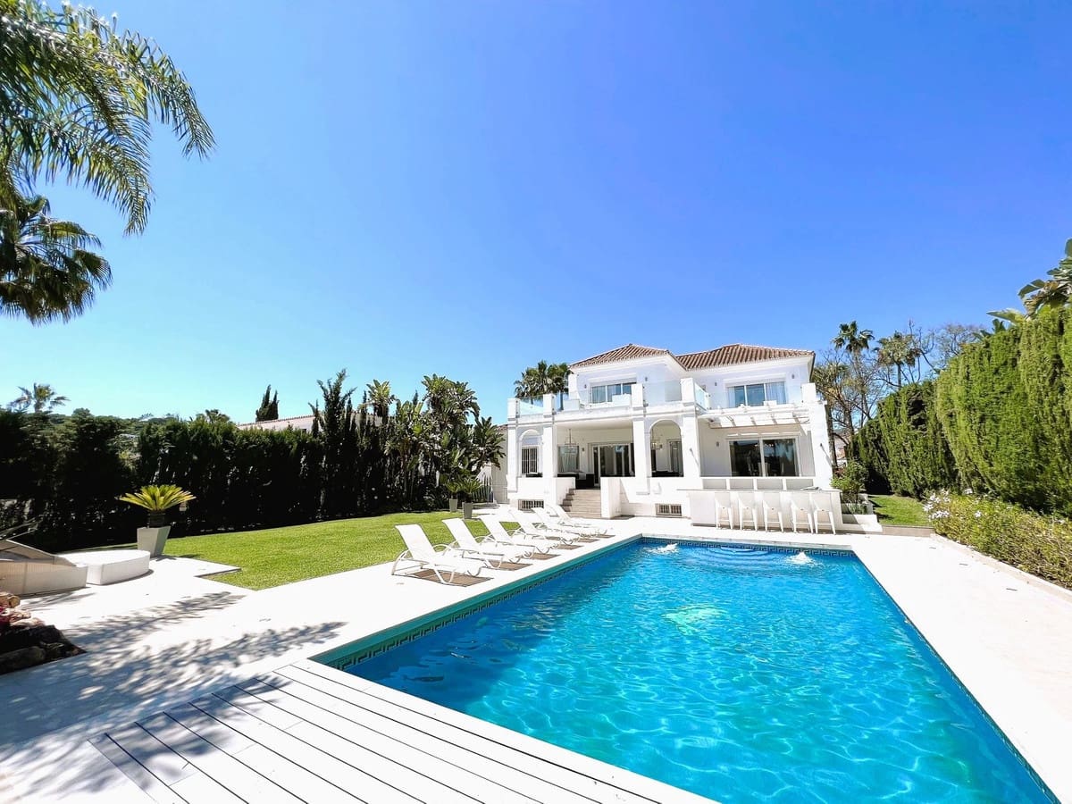 6 slaapkamer Villa te koop in Nueva Andalucia met zwembad garage - € 2.300.000 (Ref: 9507696)