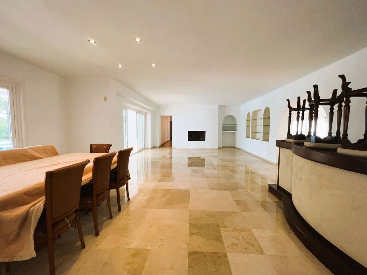 6 slaapkamer Villa te koop in El Paraiso met zwembad garage - € 1.995.000 (Ref: 9507697)