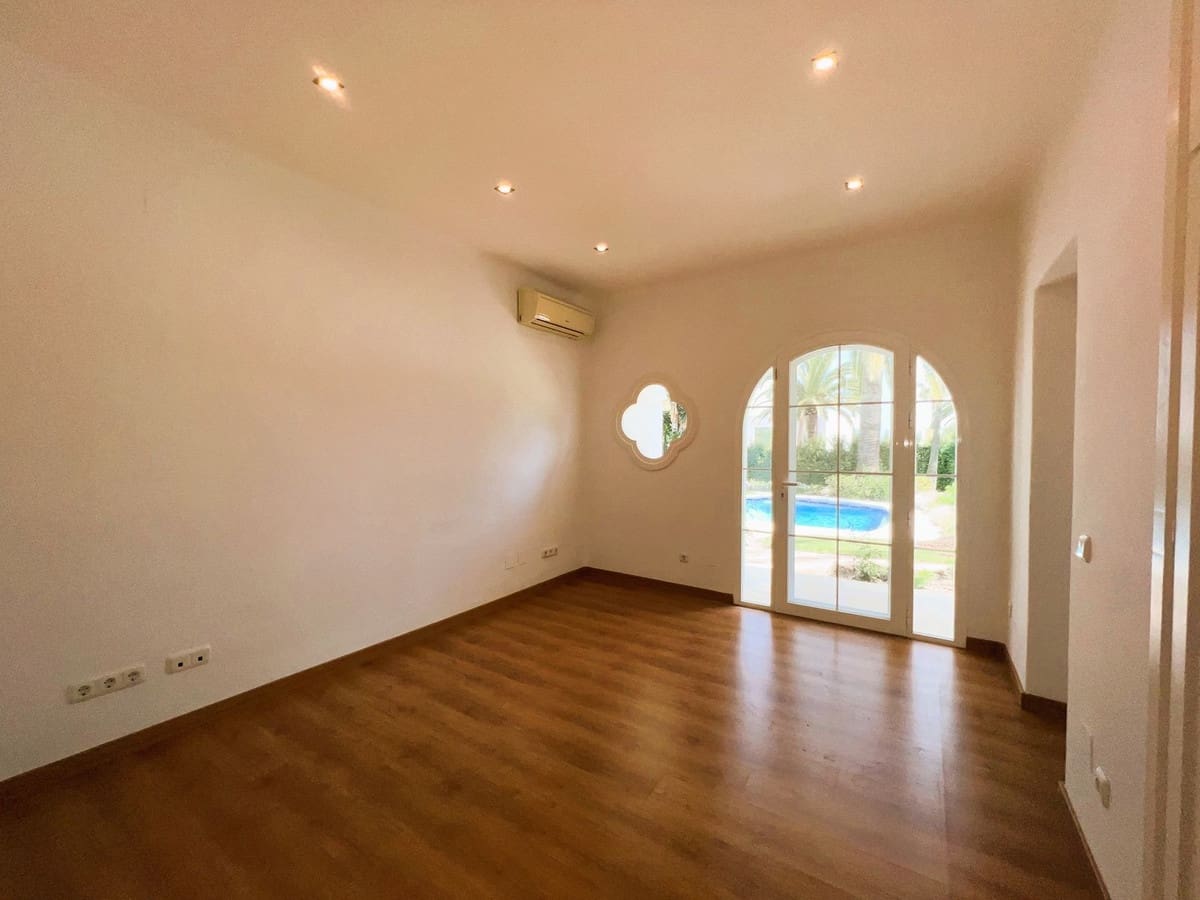 6 slaapkamer Villa te koop in El Paraiso met zwembad garage - € 1.995.000 (Ref: 9507697)